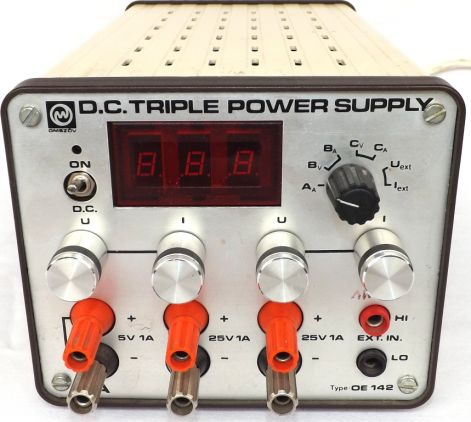 D.C. TRIPLE POWER SUPPLY OE142